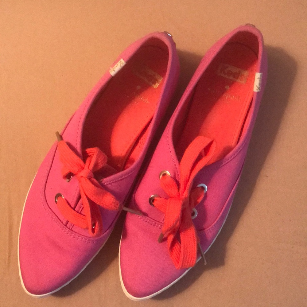 Sneaker shoes